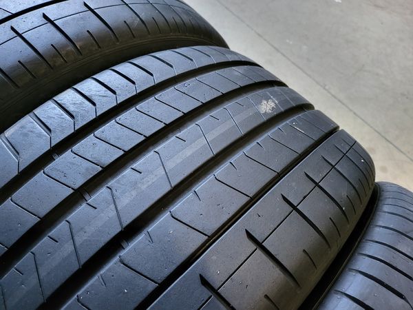 325/30/23//285/35/23 PIRELLI Lamborgini Urus