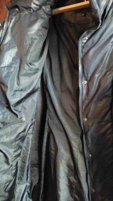 Женская куртка (Размер 62).
