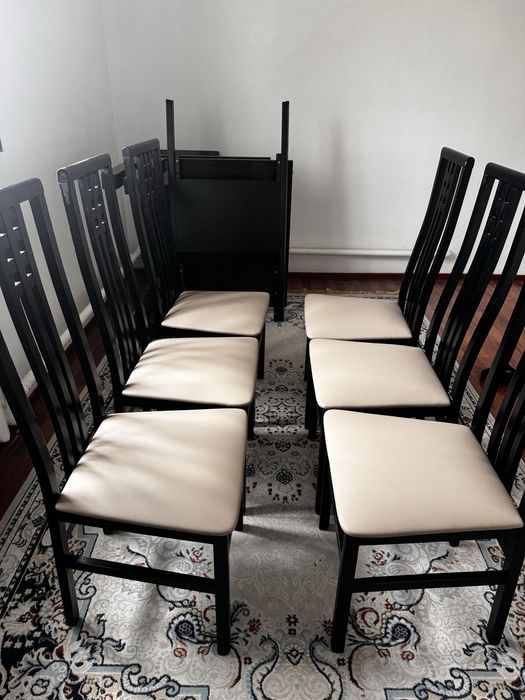 Раскладной стол с стульями