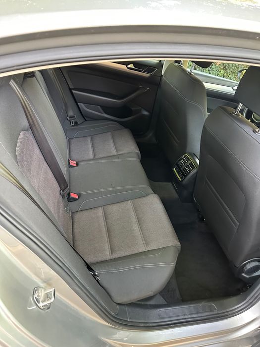 vw passat b8, dsg, 150 cp, faruri matrix, roti pe 18