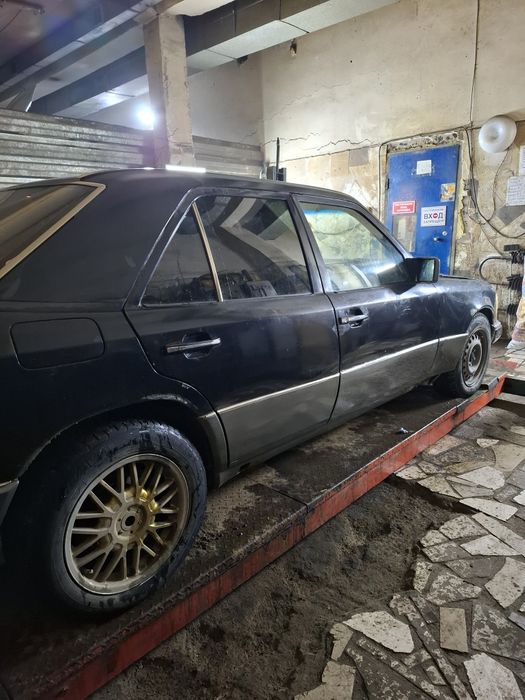 Мерседес 230е(124)