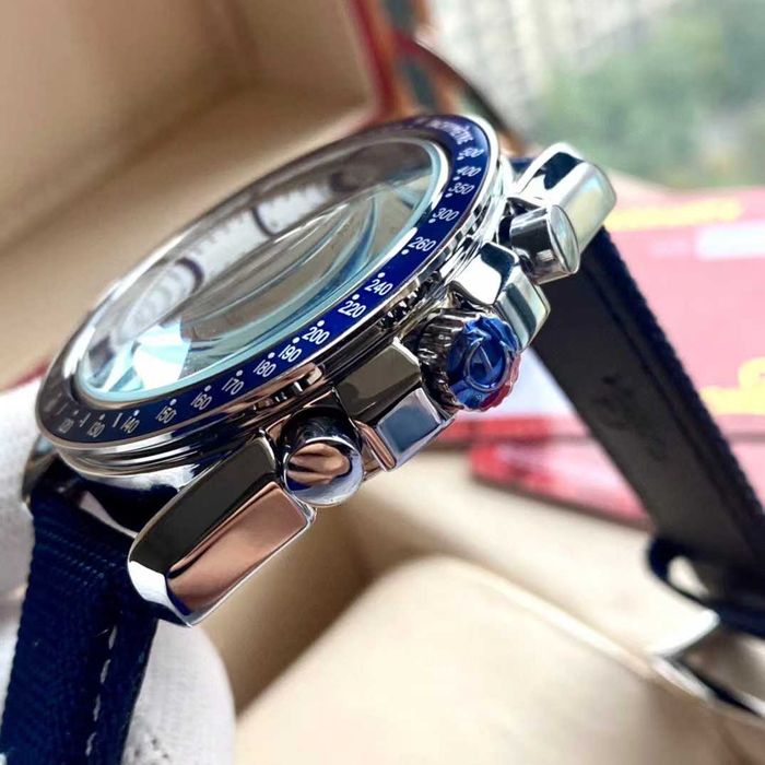 OMEGA Speedmaster Silver Snoopy Award – кварцов, 42 мм