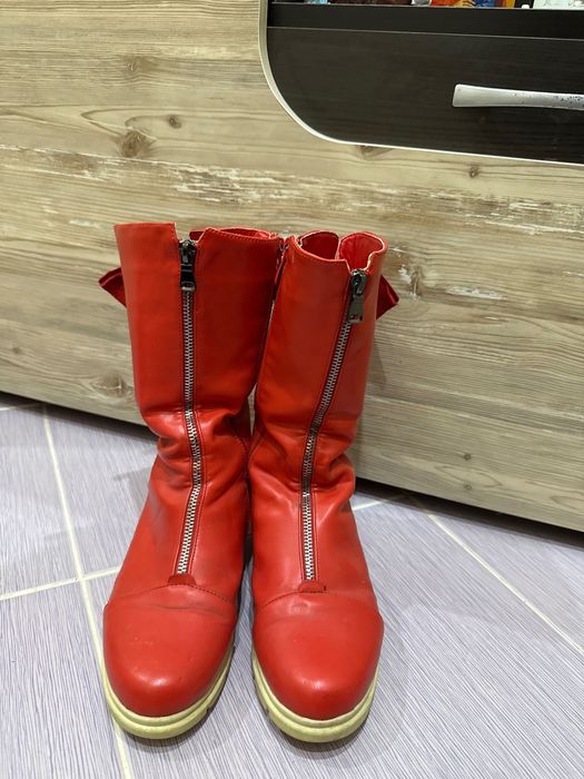 Червени дамски ботуши с панделки