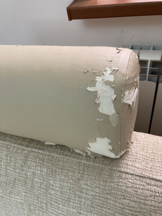 Диван-кровать и два кресла