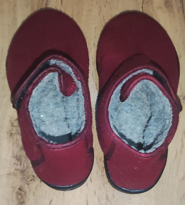 Тапочки теплые 32 р.на крепкой подошве закрытые. Юнусабад