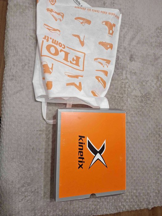 Нови мъжки зимни обувки, естественна кожа  43 номер, KINETIX