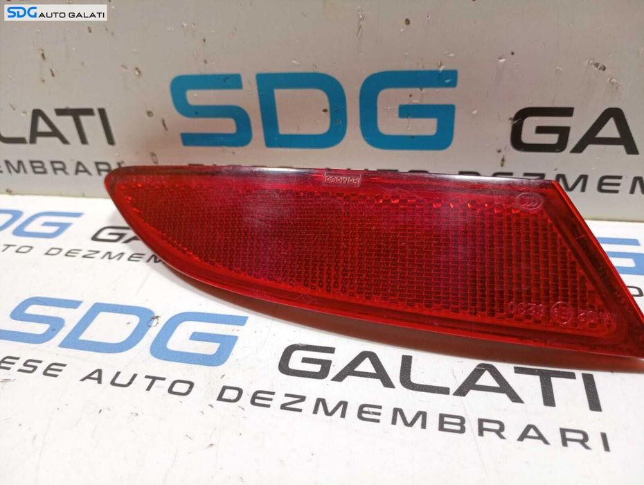 Set Reflectoare Catadioptru Ochi Pisica Stanga Dreapta Spoiler Bara Spate Ford Focus 3 2010 - 2018 Cod BM51-515C0-AE BM51-515B0-AE [M4984] [M4985]