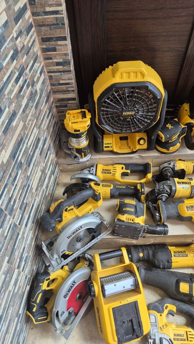 Инструменти Dewalt