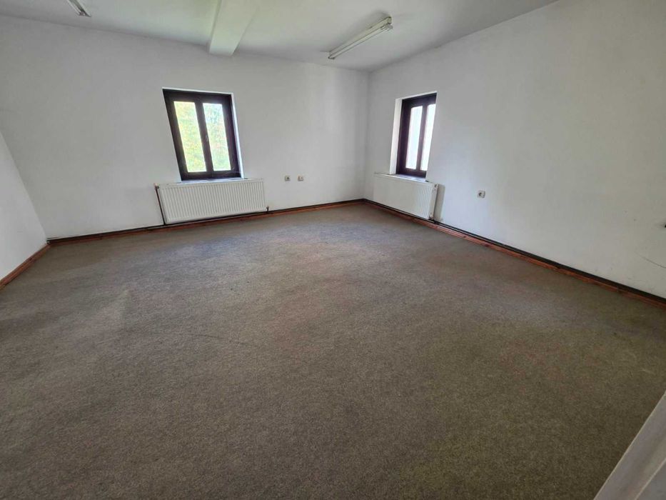 Дава се под наем Магазин в Казанлък - 390 кв.м за 800 € - Снимка #10