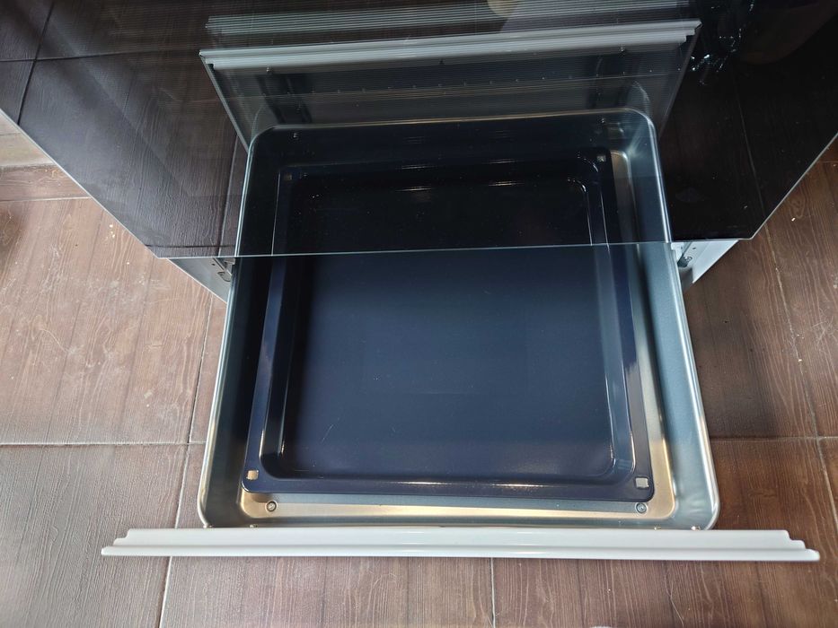 НОВА РАЗОПАКОВАНА - Електрическа готварска печка Bosch HKR39C220