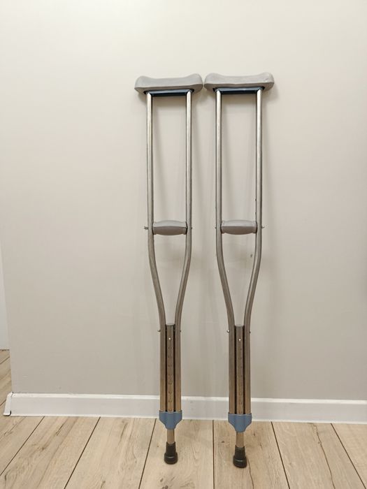 Продам костыли ( почти новые)