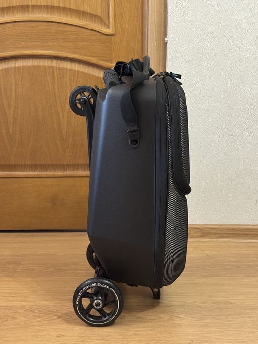 Чемодан самокат Micro Luggage 4.0 ML0025 черный