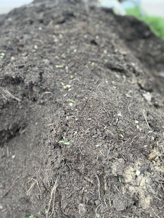 Навоз, қара топырақ сатылады