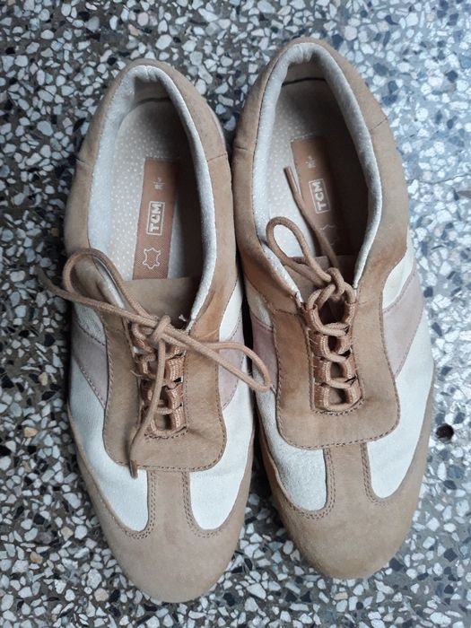 Дамски спортни обувки