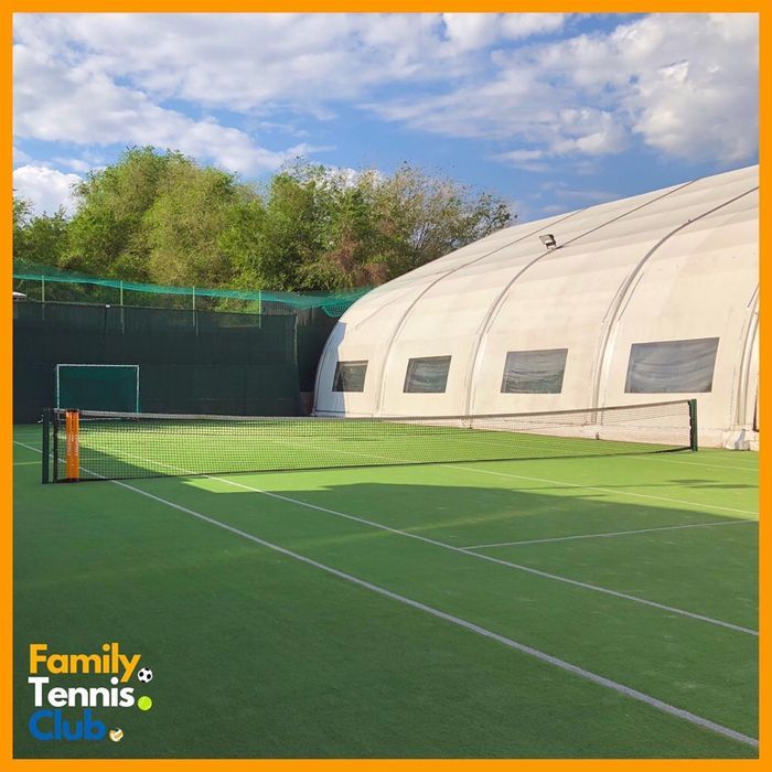 Крытые теннисные корты.