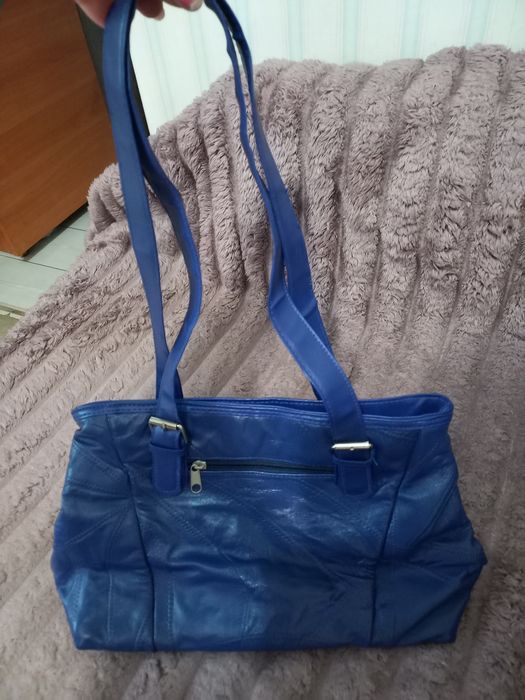 Женская сумочкаУдобная.Красивый цвет