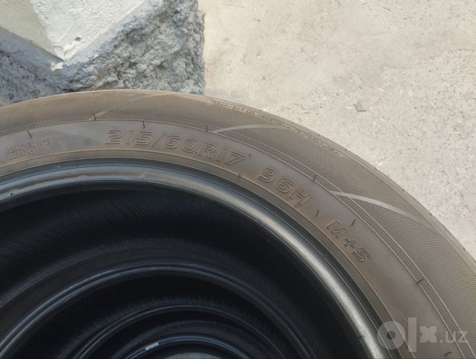 Комплект покрышек 215/60/R17 (в среднем состоянии)