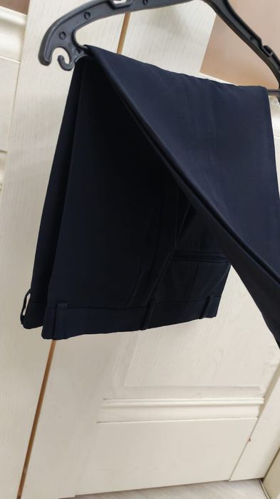 Продаются темно синий костюм