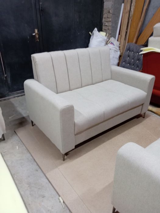 Реставрация и перетяжка старый мягкий мебели