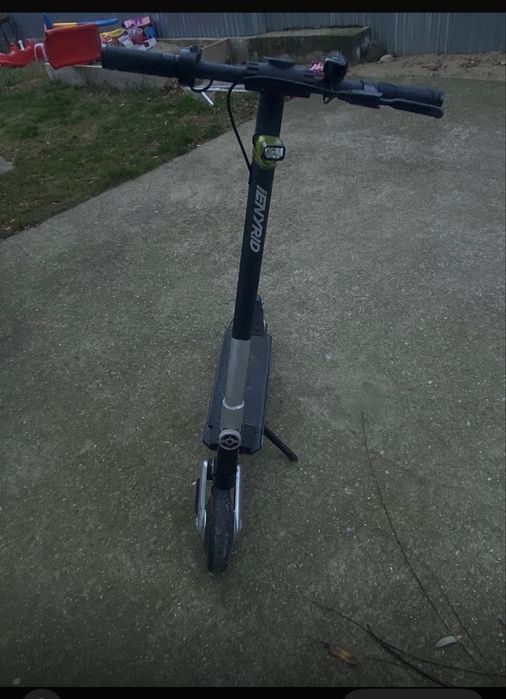 Vand trotineta electrica