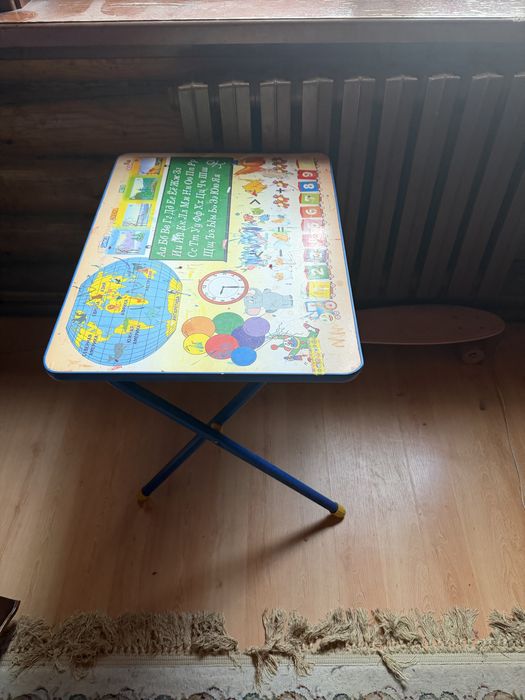 Матрас ,стол детский ,ковры ,обувница