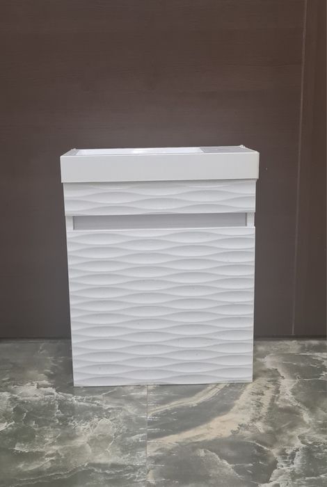 Шкаф за баня стенен монтаж