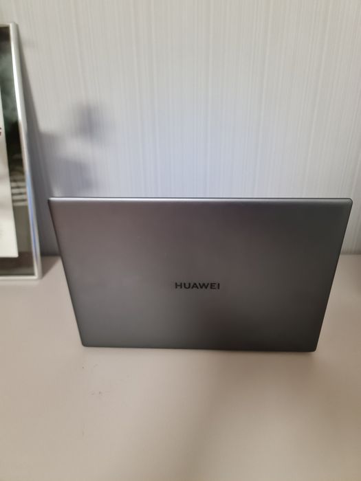 Vând HUAWEI MateBook X Pro – laptop premium, în stare foarte bună