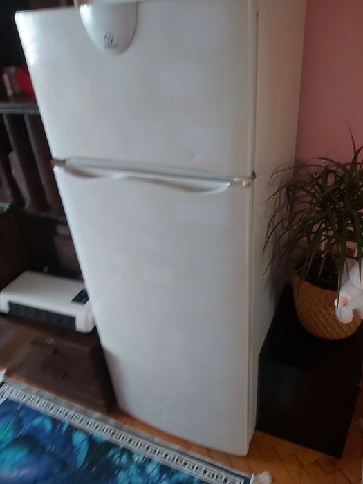 Продавам хладилник
