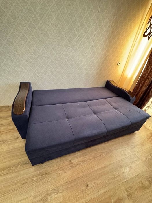 Продам диван с подушками