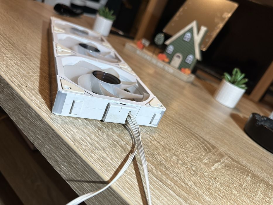 3× Ventilatoare TEUCER JM1 Infinity Reverse Blade – 120mm ARGB PWM – White
