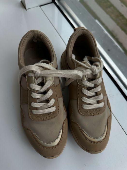 Кроссовки. 37 размер