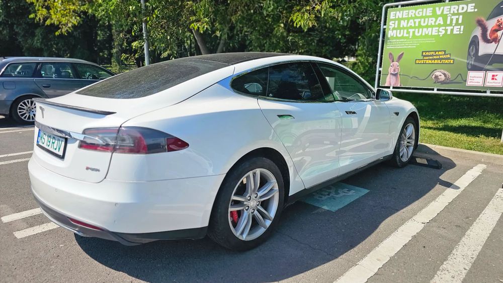 Tesla Model S Proprietar in acte, motor refacondizionat, baterie stare excelenta.