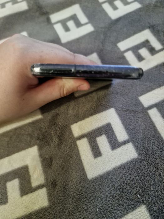 Samsung s10e в отличном состоянии