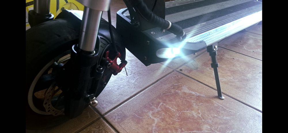 motor 1000 watt / viteza 55/h /ca si noua