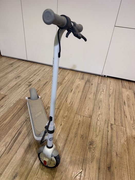 Trotineta electrica Segway Ninebot Zing C8