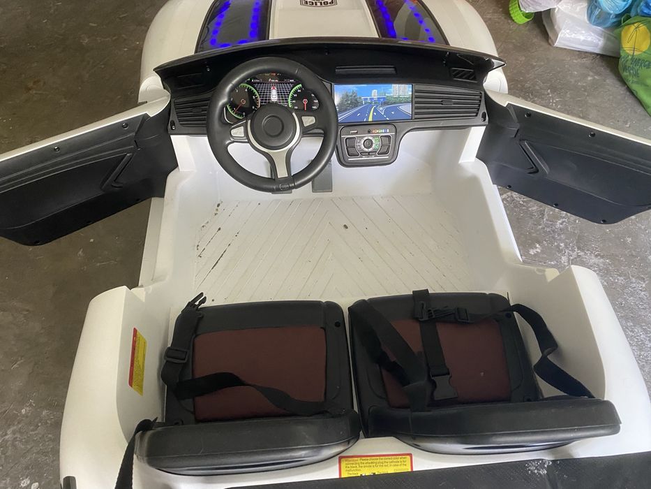 Masinuta electrica de politie 4x4