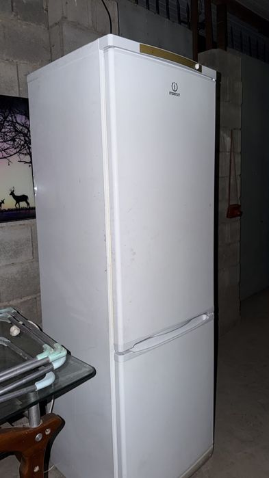 Продам холодильник Индезит