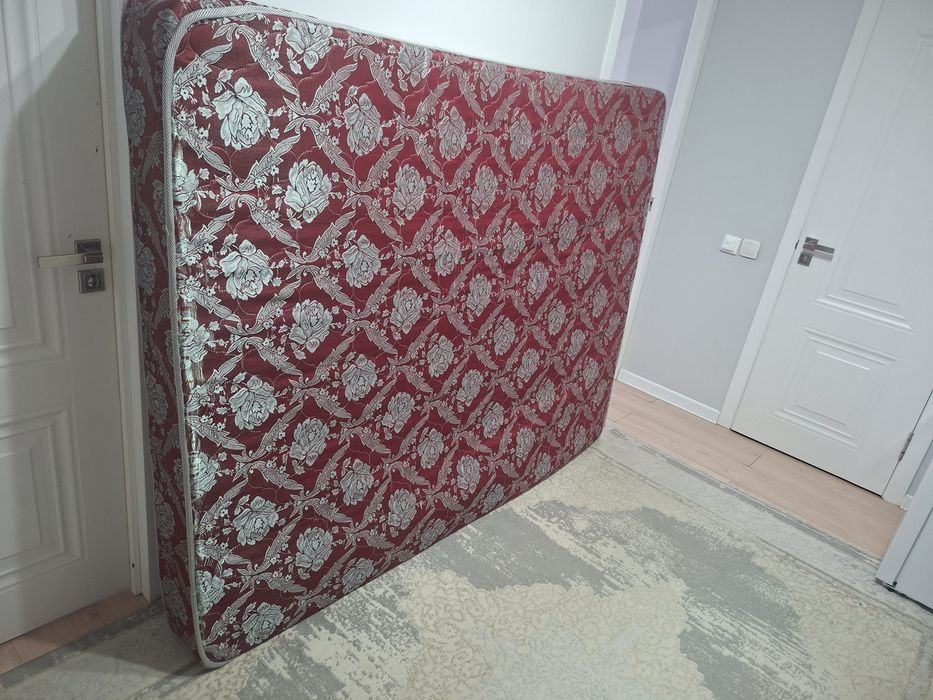 Матрас. Отдам бесплатно