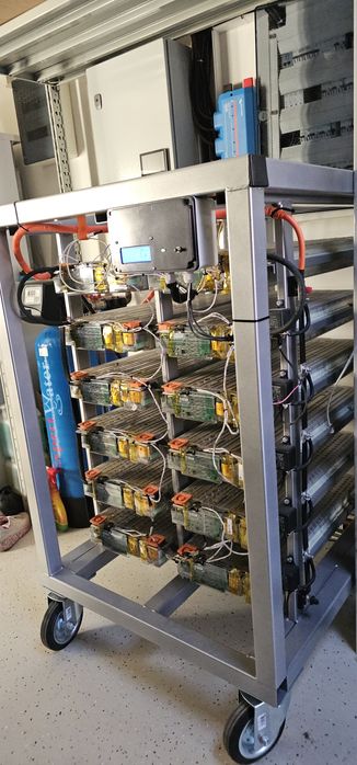 Raft acumulatori Tesla 63,6 kW pentru fotovoltaice