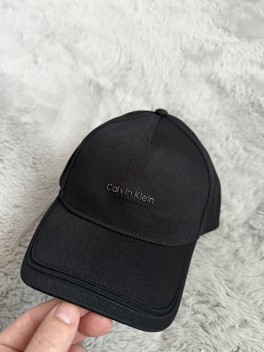 Calvin Klein sapca unisex neagra cu logo mic metalic noua originala