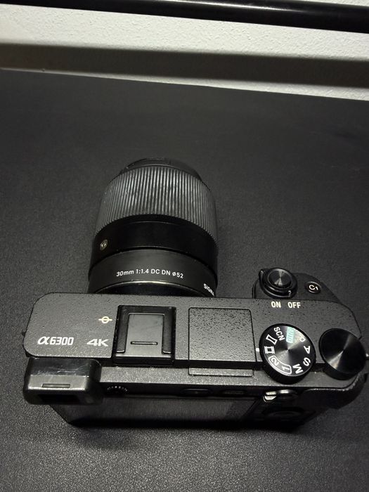 Cameră Sony A6300 + Sigma 30mm F1.4 DC DN