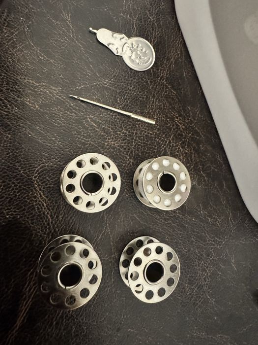 Продавам мини шевна машина – перфектна за начинаещи и професионалисти!