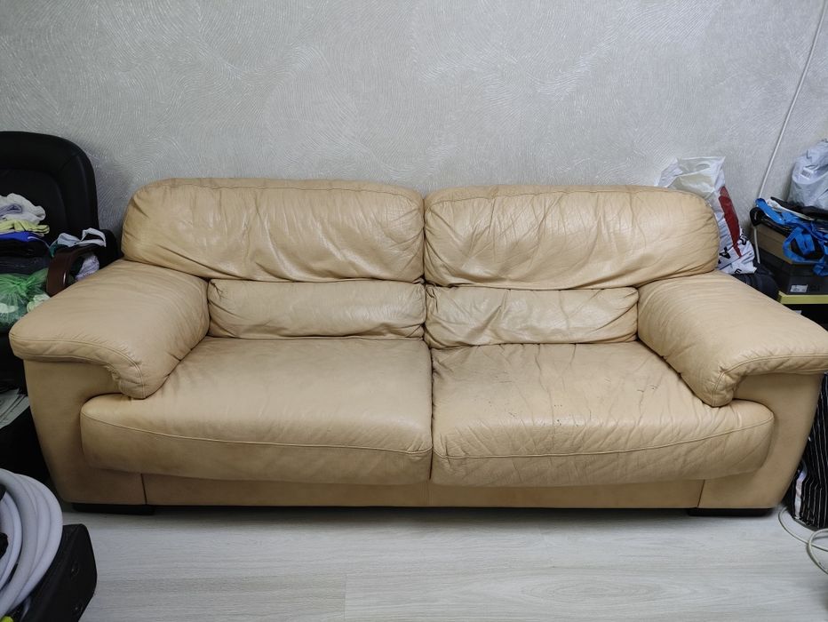 Продам кожаный диван