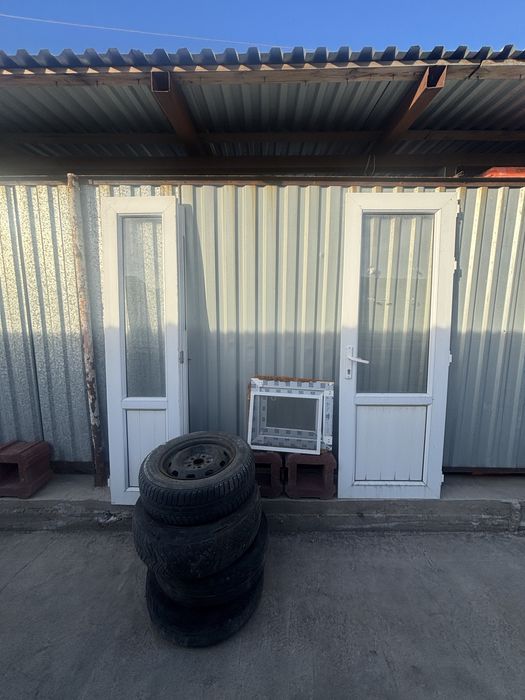 продается бушни пластик дверьи и стекло
