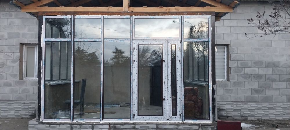 Алюминевый витражи двери