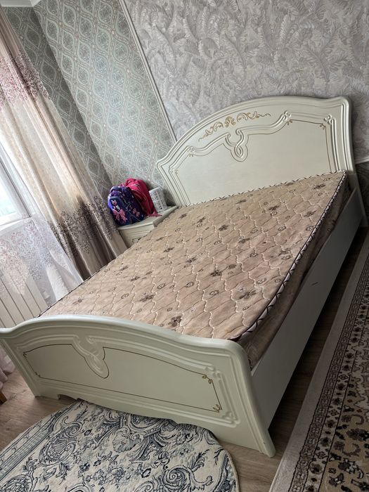 Спальная кровать с матрасом