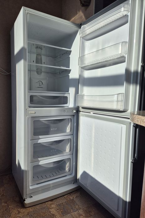 Продам холодильник