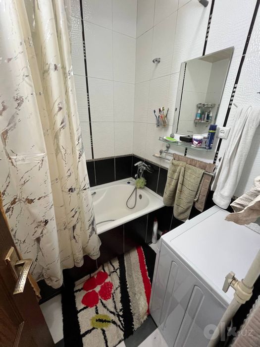 Продам метро Новза 2-х комнатную, раздельные комнаты