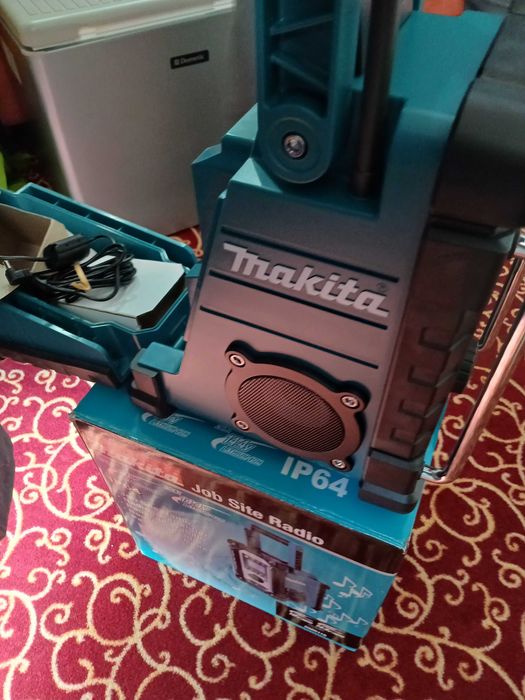 НОВОMakita Строително радио DMR116