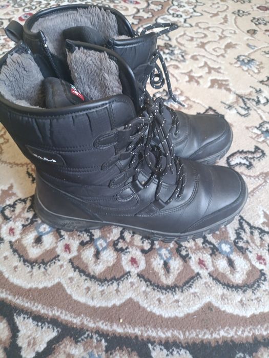 Срочно продам почти новые сапоги